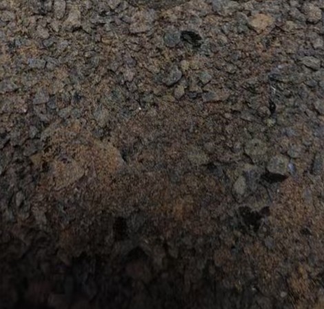 生物基润滑剂产品，透明液体装在专用容器中，标签显示润滑性能参数，体现环保润滑特性